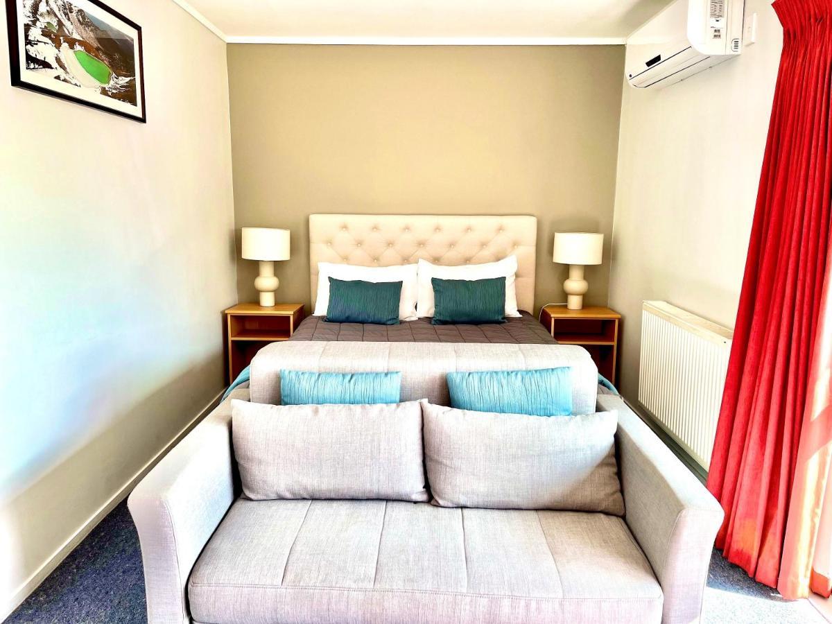 Adventure Lodge And Motels And Tongariro Crossing Track Transport National Park Eksteriør bilde