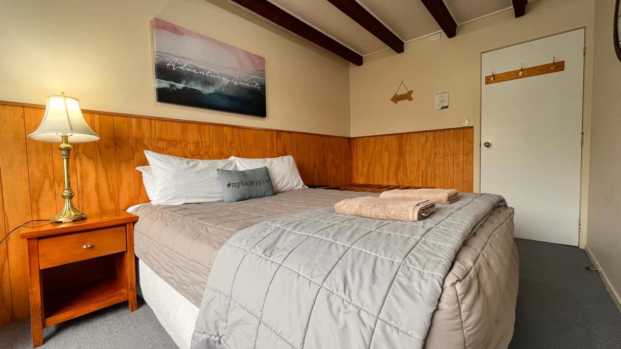 Adventure Lodge And Motels And Tongariro Crossing Track Transport National Park Eksteriør bilde