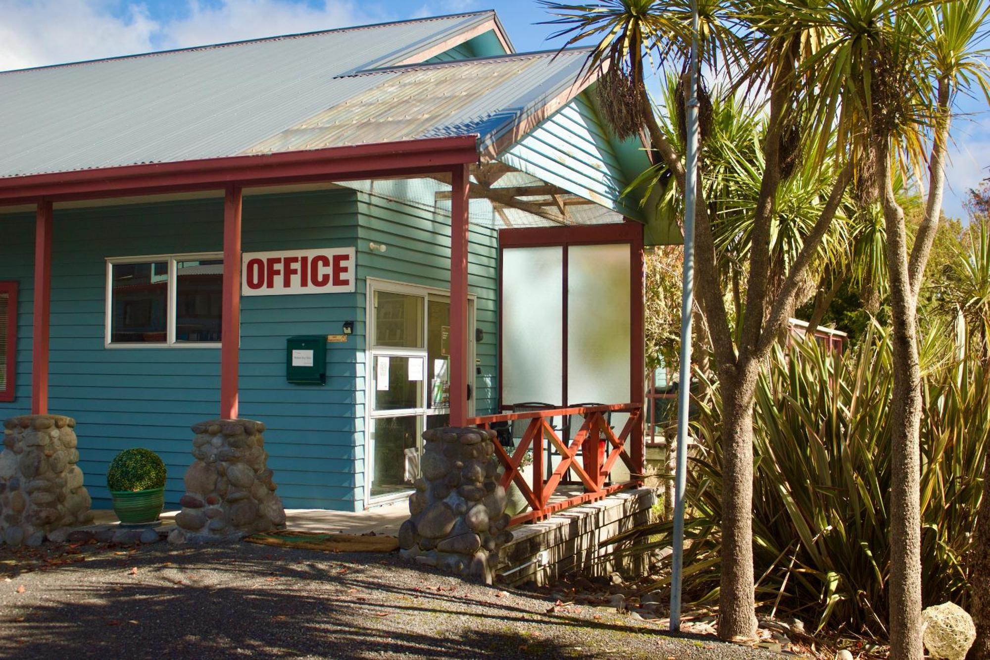 Adventure Lodge And Motels And Tongariro Crossing Track Transport National Park Eksteriør bilde