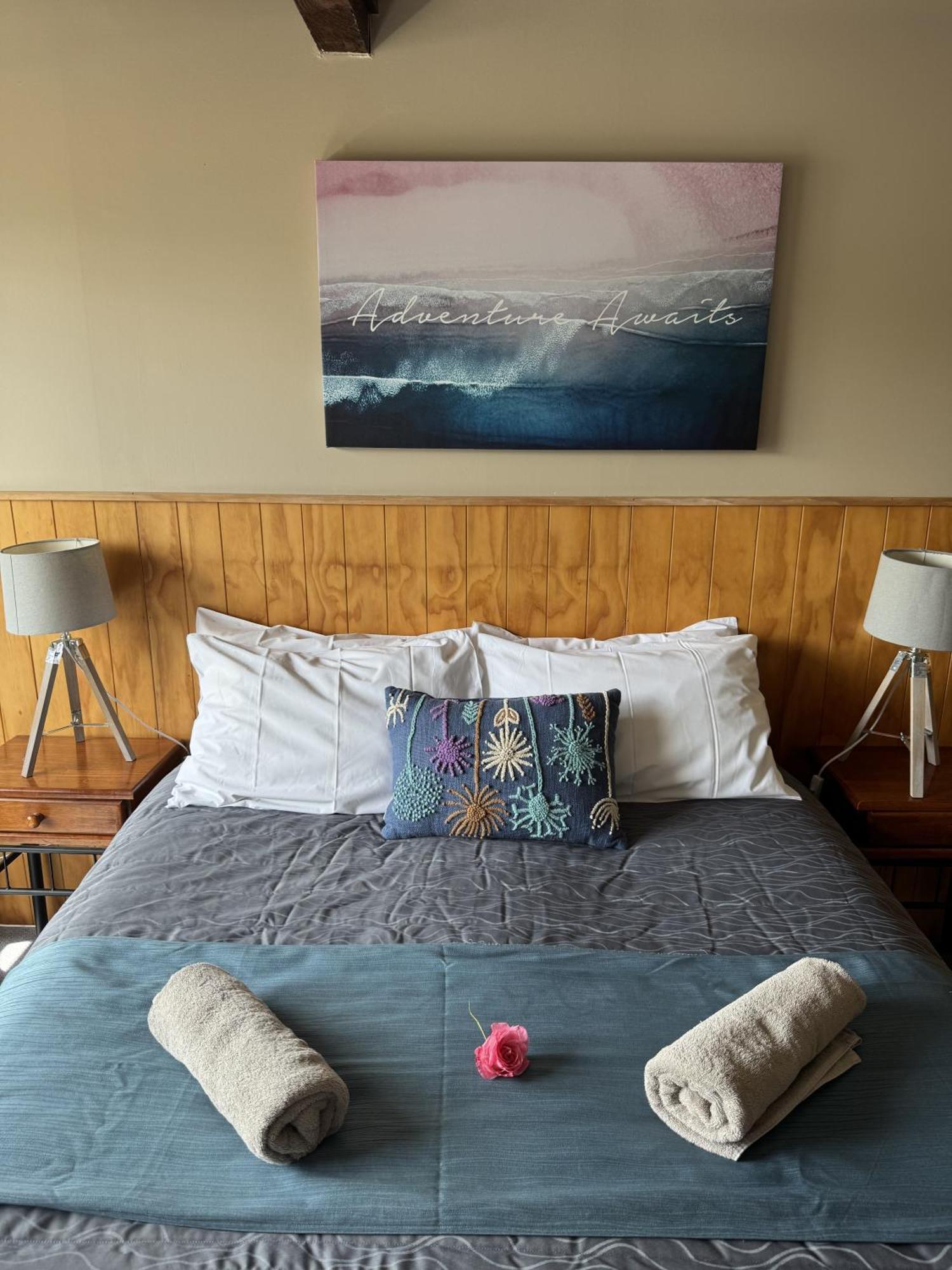 Adventure Lodge And Motels And Tongariro Crossing Track Transport National Park Eksteriør bilde