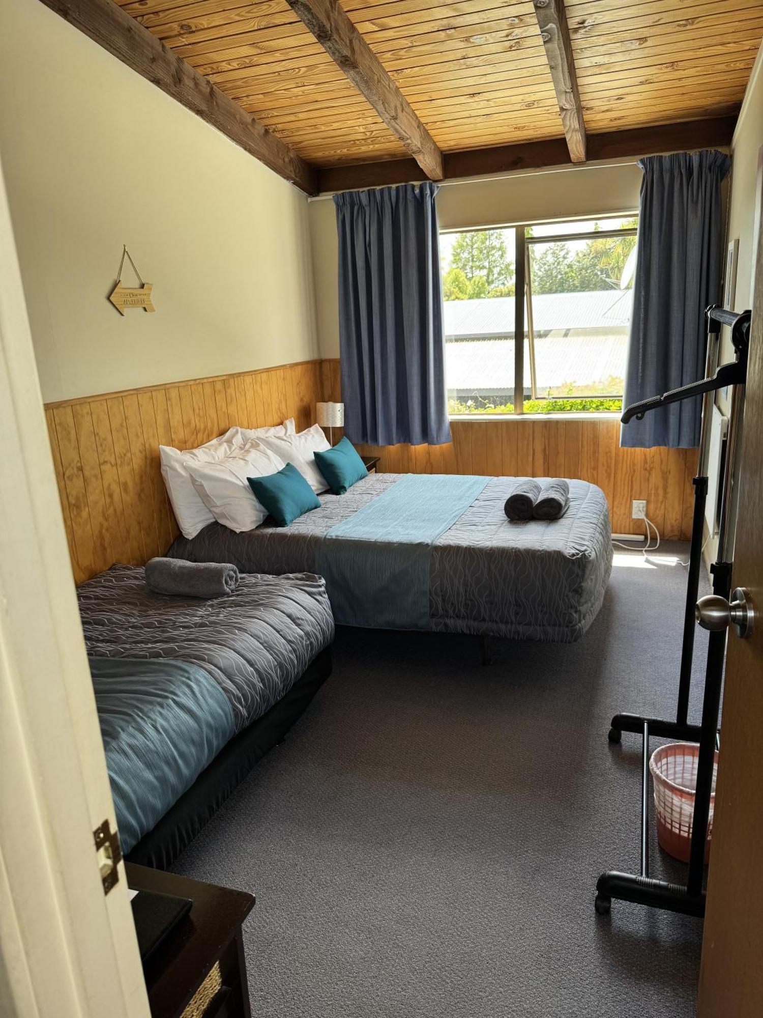 Adventure Lodge And Motels And Tongariro Crossing Track Transport National Park Eksteriør bilde