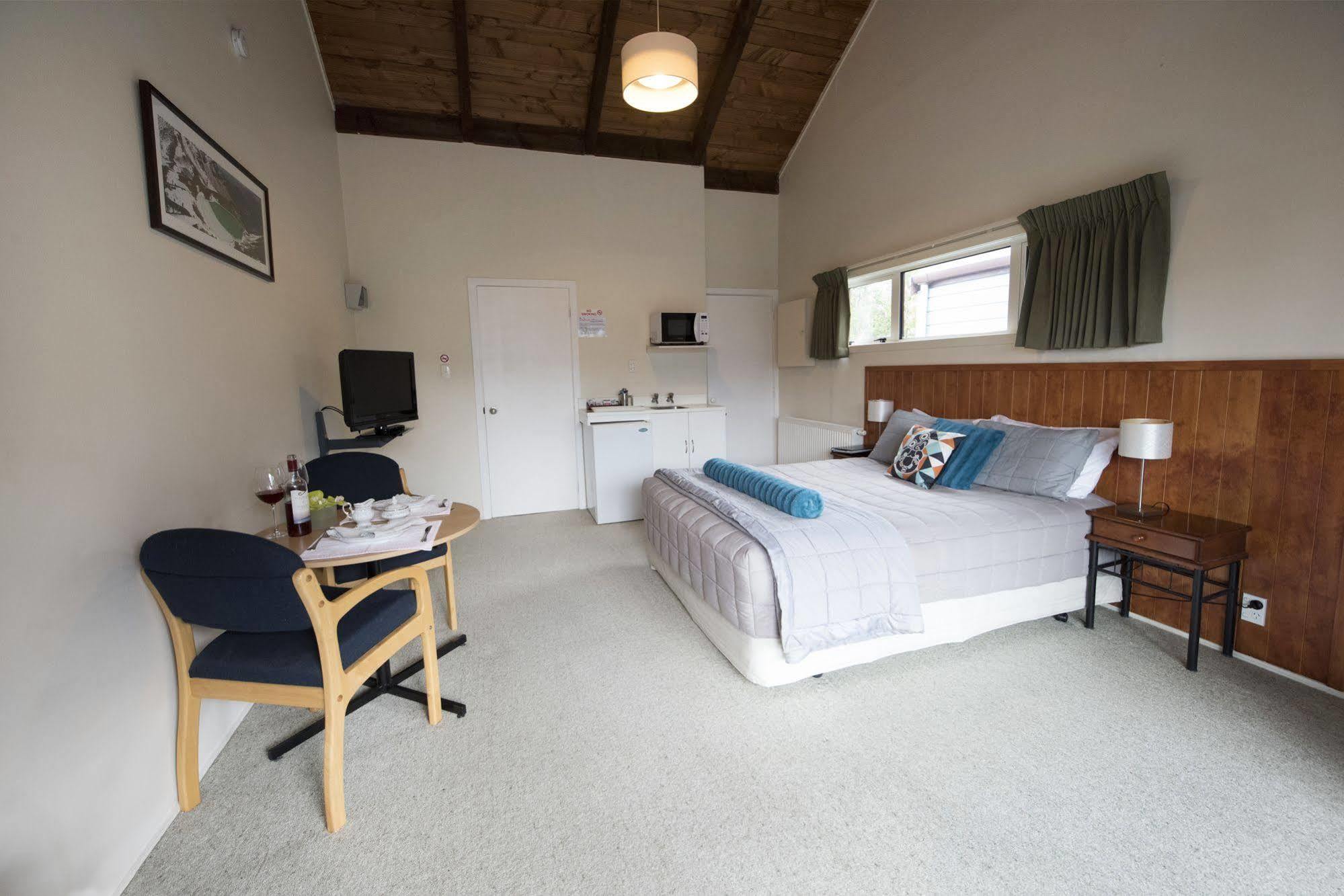 Adventure Lodge And Motels And Tongariro Crossing Track Transport National Park Eksteriør bilde
