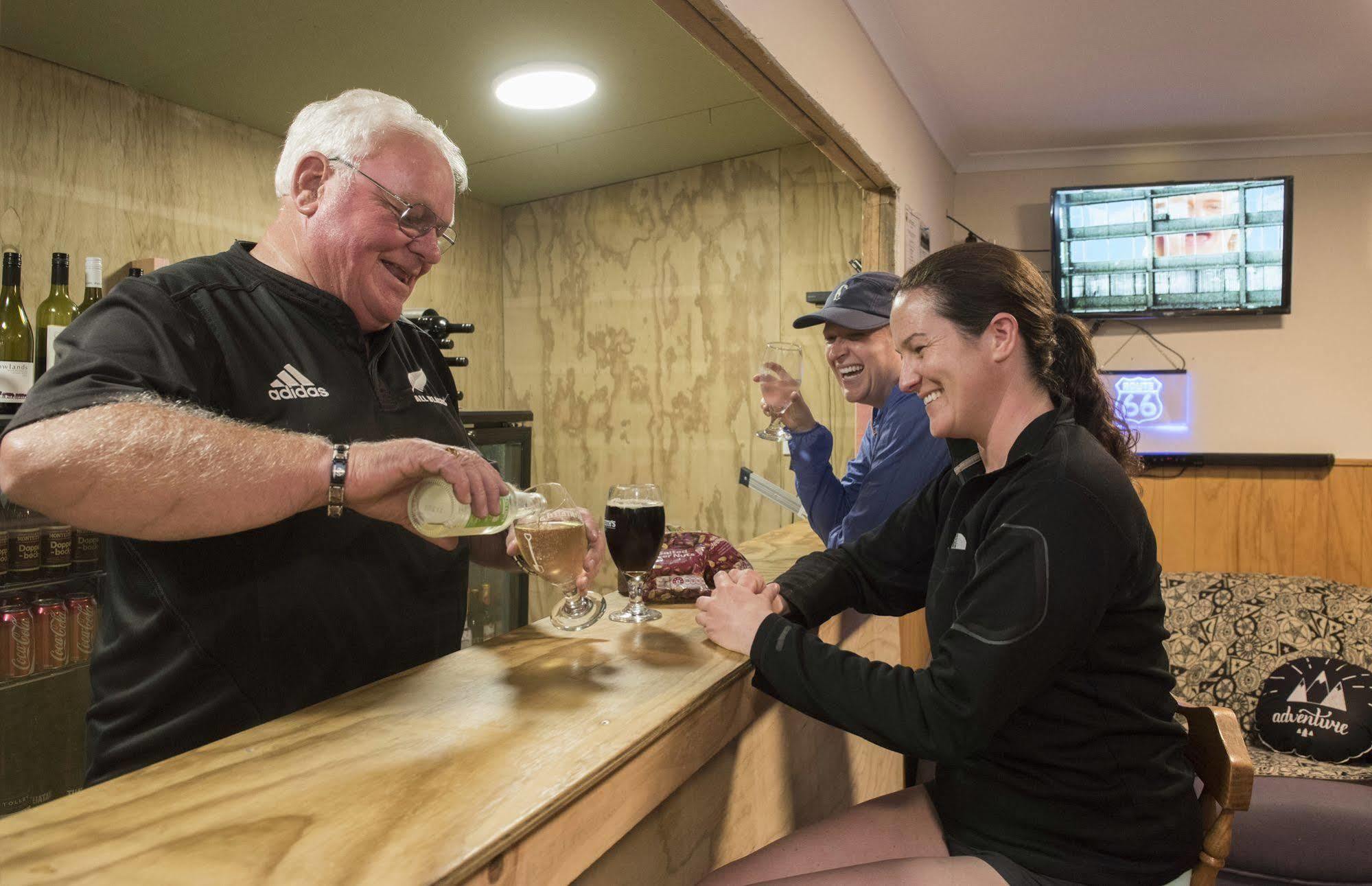 Adventure Lodge And Motels And Tongariro Crossing Track Transport National Park Eksteriør bilde