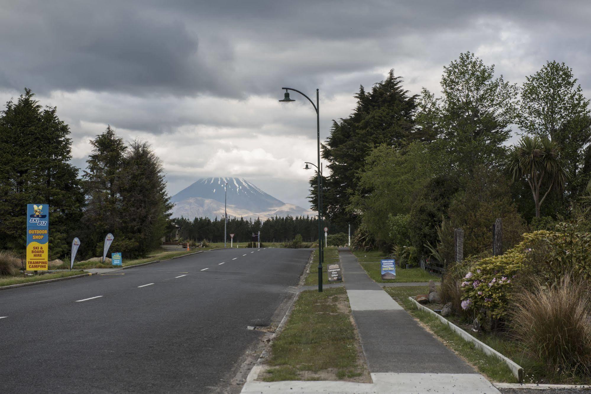 Adventure Lodge And Motels And Tongariro Crossing Track Transport National Park Eksteriør bilde