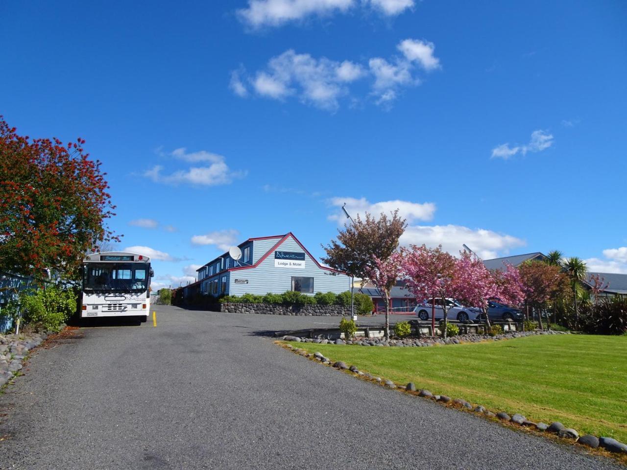 Adventure Lodge And Motels And Tongariro Crossing Track Transport National Park Eksteriør bilde